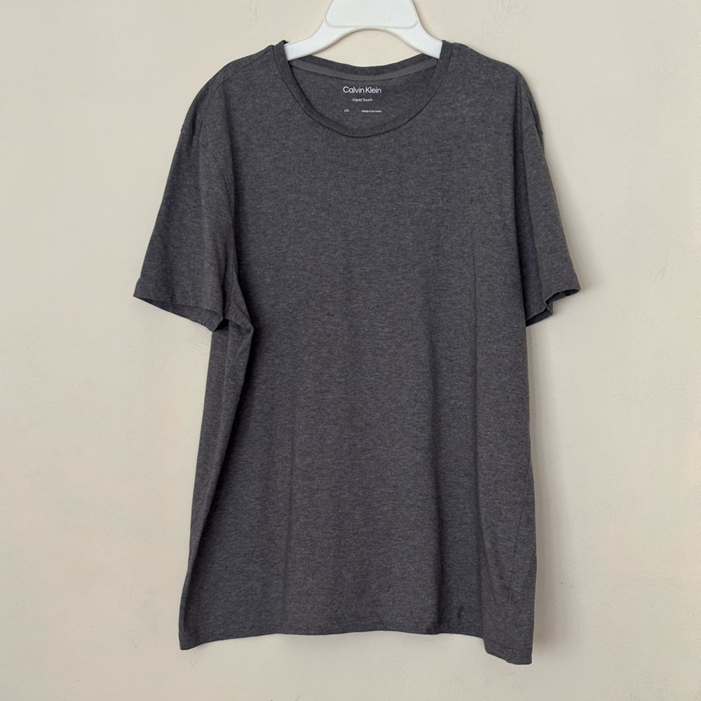 Calvin Klein Men's Grey Tee Size Large